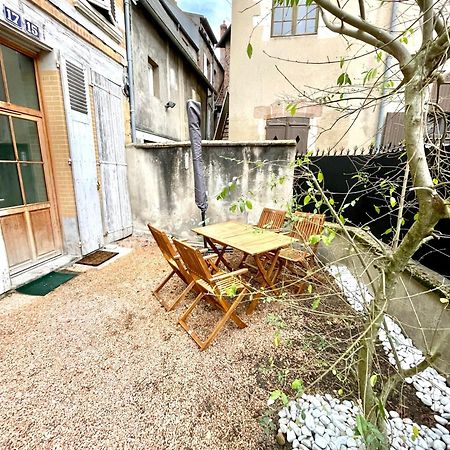 La Maison Des Cours - Wifi - Centre Ville Moulins  Bagian luar foto