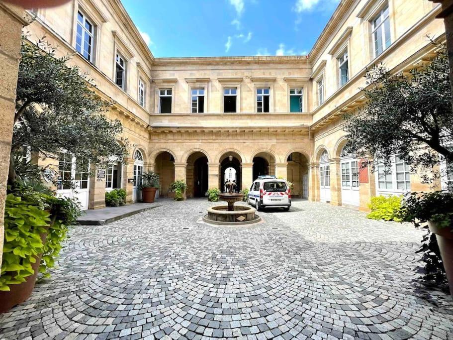 La Maison Des Cours - Wifi - Centre Ville Moulins  Bagian luar foto